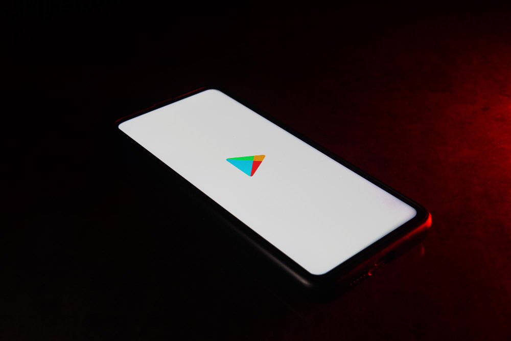 Kodėl telefone gali nebūti „Google Play“?