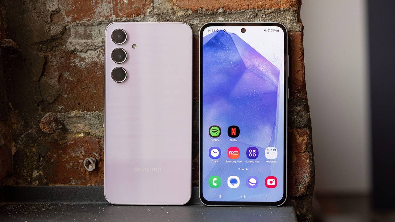 „Samsung Galaxy A55“ – vidutinės klasės flagmanas ar tik gražus vardas?