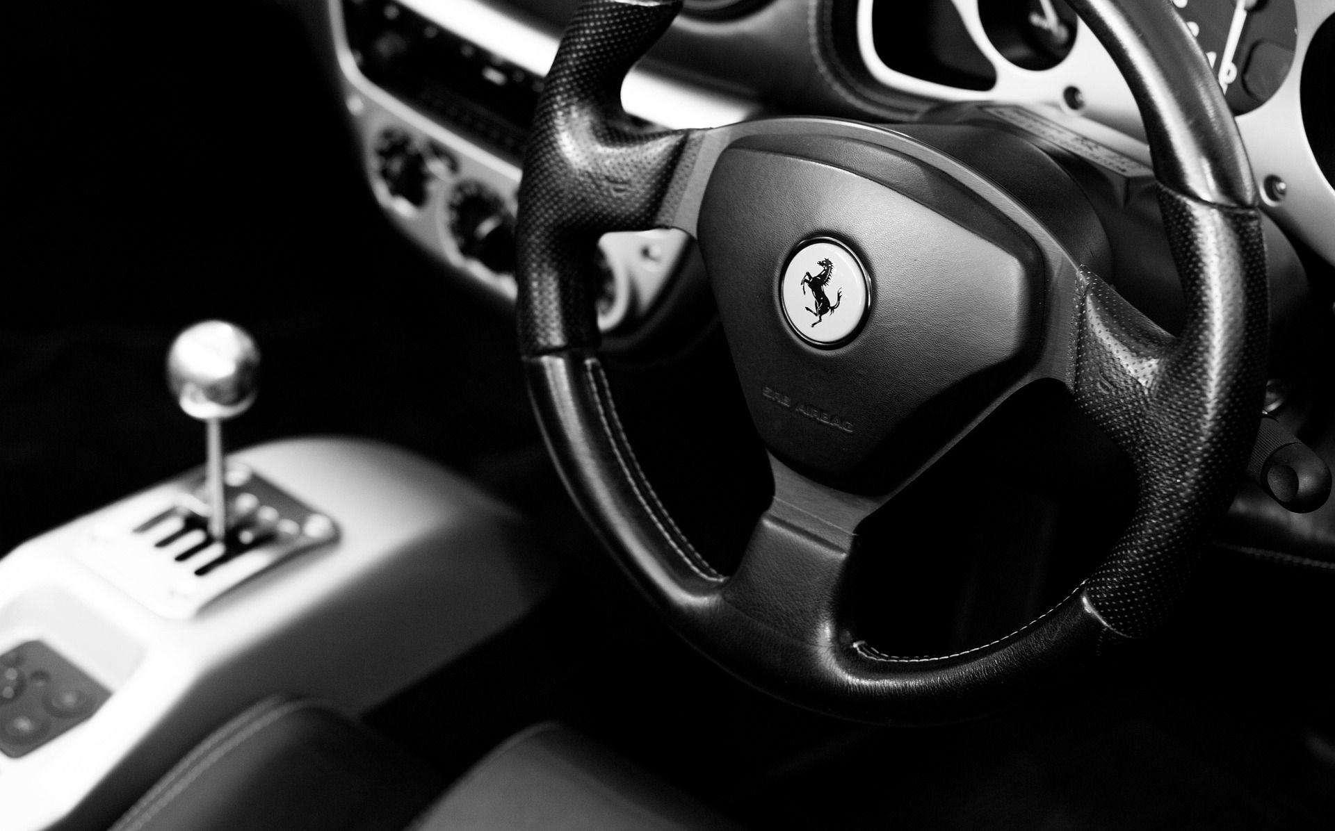 Elektrinio vairo stiprintuvo sistemos ir jų reikšmė šiuolaikiniuose automobiliuose